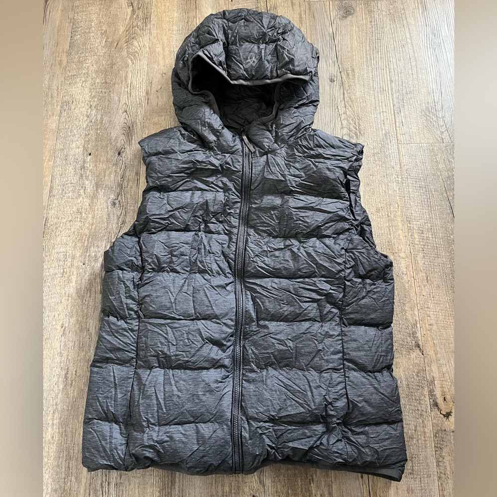 TNA Little Puff Packable Hooded Vest